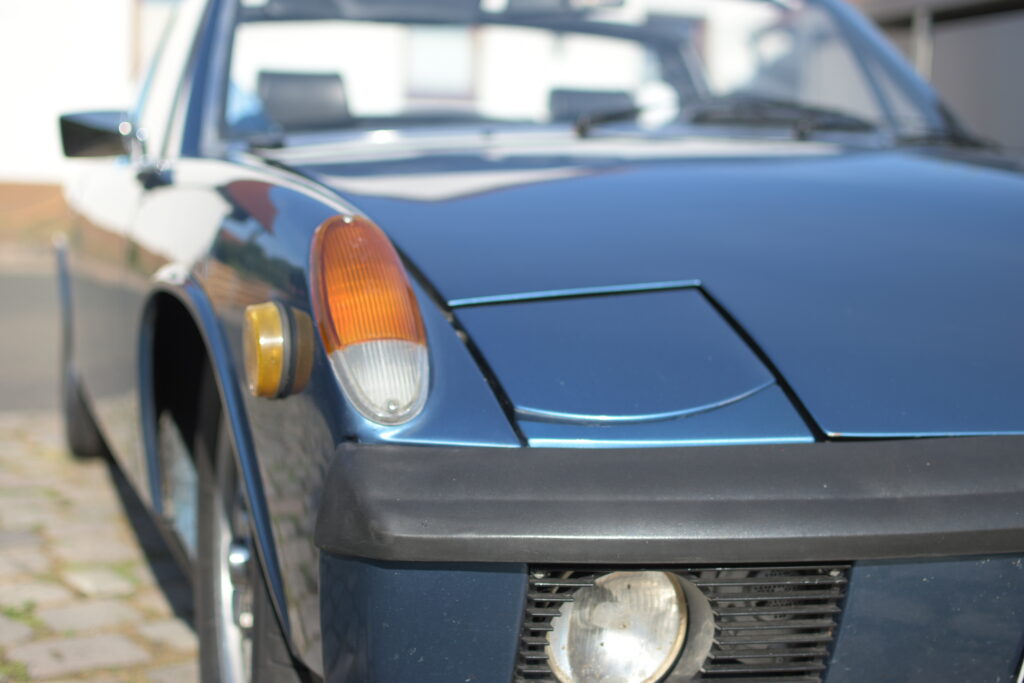 VW Porsche 914 ozeanblaumetallic vorne rechts