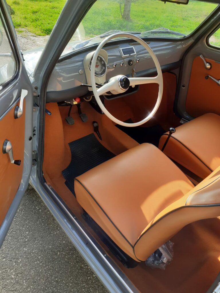 Fiat 500 F Innenausstattung in hellbraunem Leder Fahrerseite und Beifahrerseite